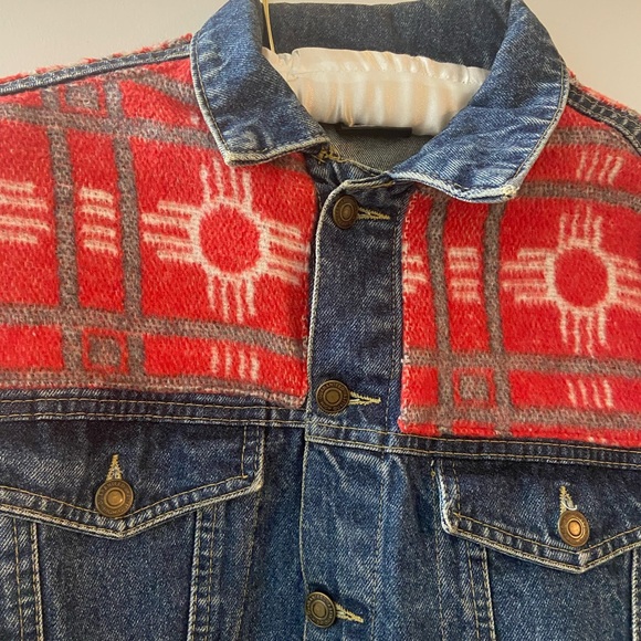 Women's Blue Denim Jacket with Sante Fe, New Mexico Symbol - Picture 3 of 4